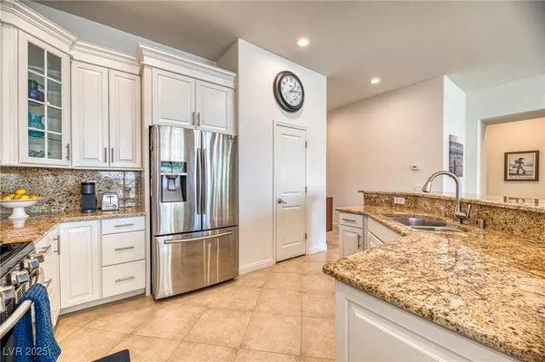 Henderson, NV 89052,42 Glade Water DR