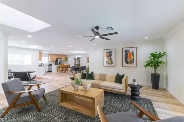 Las Vegas, NV 89169,1571 Pawnee DR