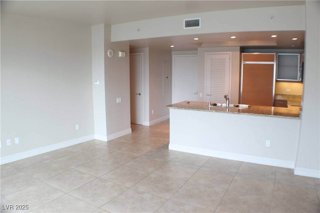Las Vegas, NV 89109,222 KAREN AVE #2103