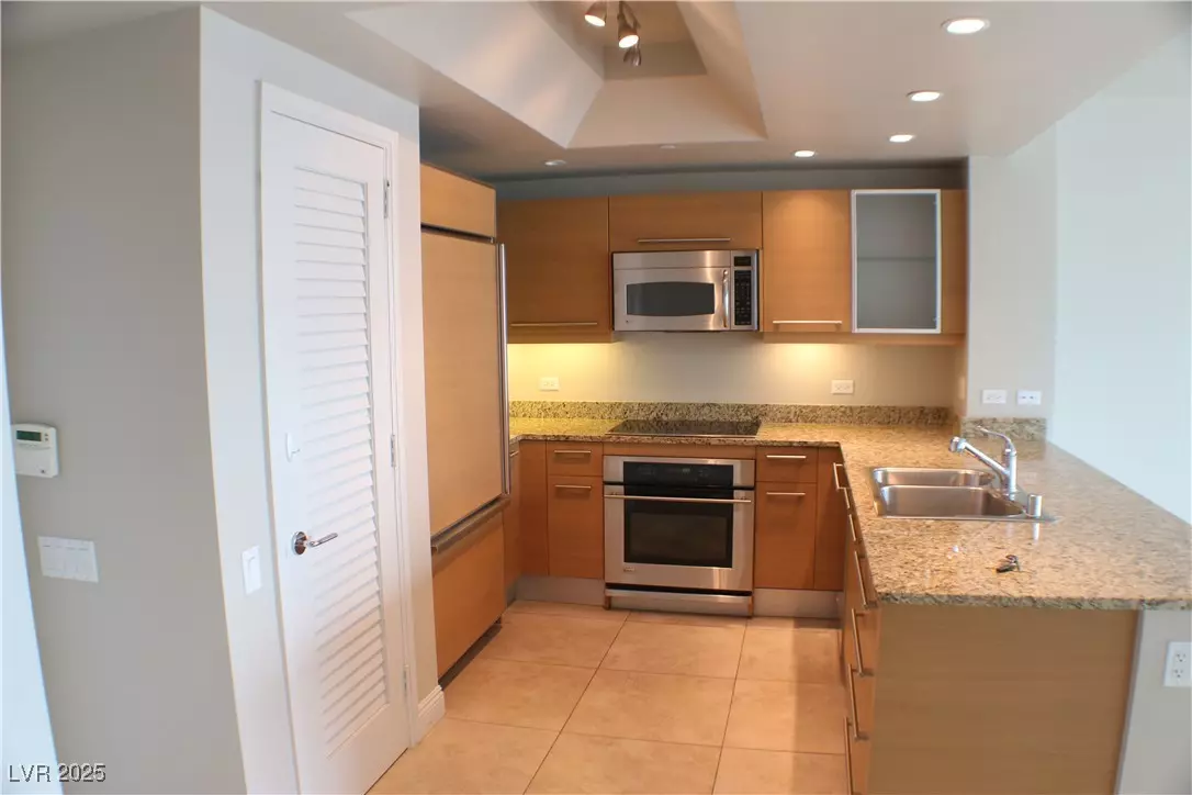 Las Vegas, NV 89109,222 KAREN AVE #2103