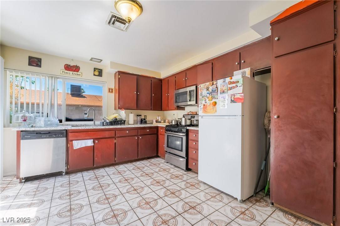 Las Vegas, NV 89119,2297 Casey DR