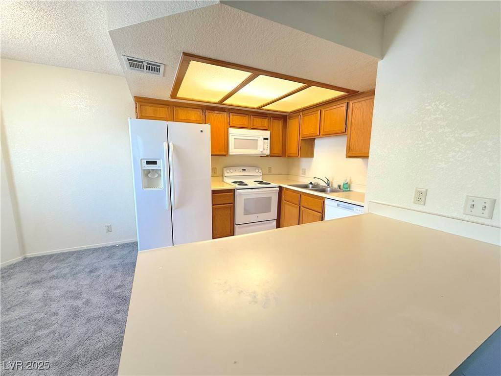 Las Vegas, NV 89128,7961 Lions Rock WAY #201
