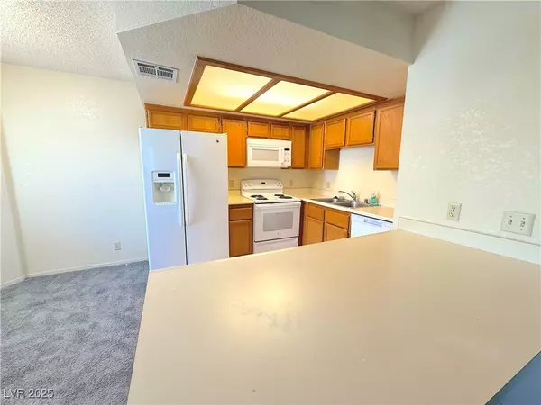 Las Vegas, NV 89128,7961 Lions Rock WAY #201