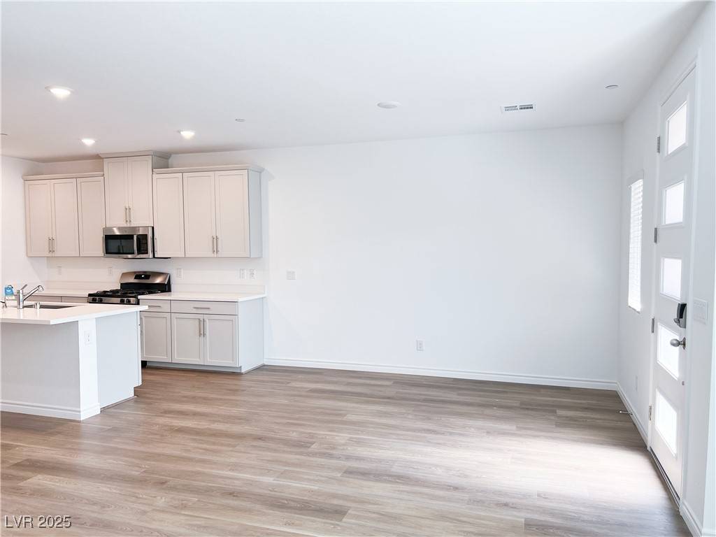 Las Vegas, NV 89138,600 N Carriage Hill DR #1058