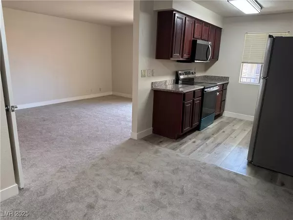 Las Vegas, NV 89103,4390 Sandy River DR #6