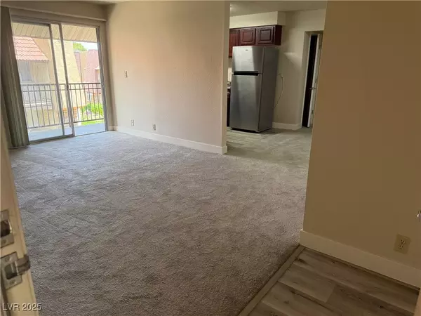 Las Vegas, NV 89103,4390 Sandy River DR #6
