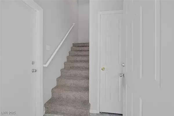 Henderson, NV 89074,2975 Bluegrass LN #422