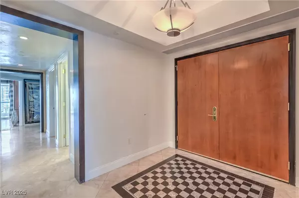 Las Vegas, NV 89109,2747 Paradise RD #2401