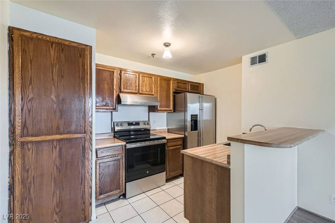 Las Vegas, NV 89119,1361 E University AVE #209