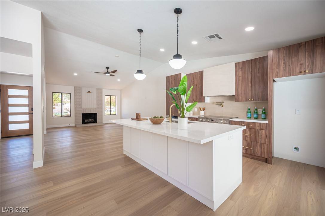 4594 Cabo LN, Las Vegas, NV 89121