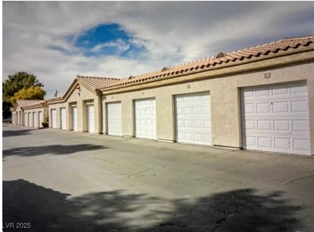 Las Vegas, NV 89120,6480 Annie Oakley DR #524