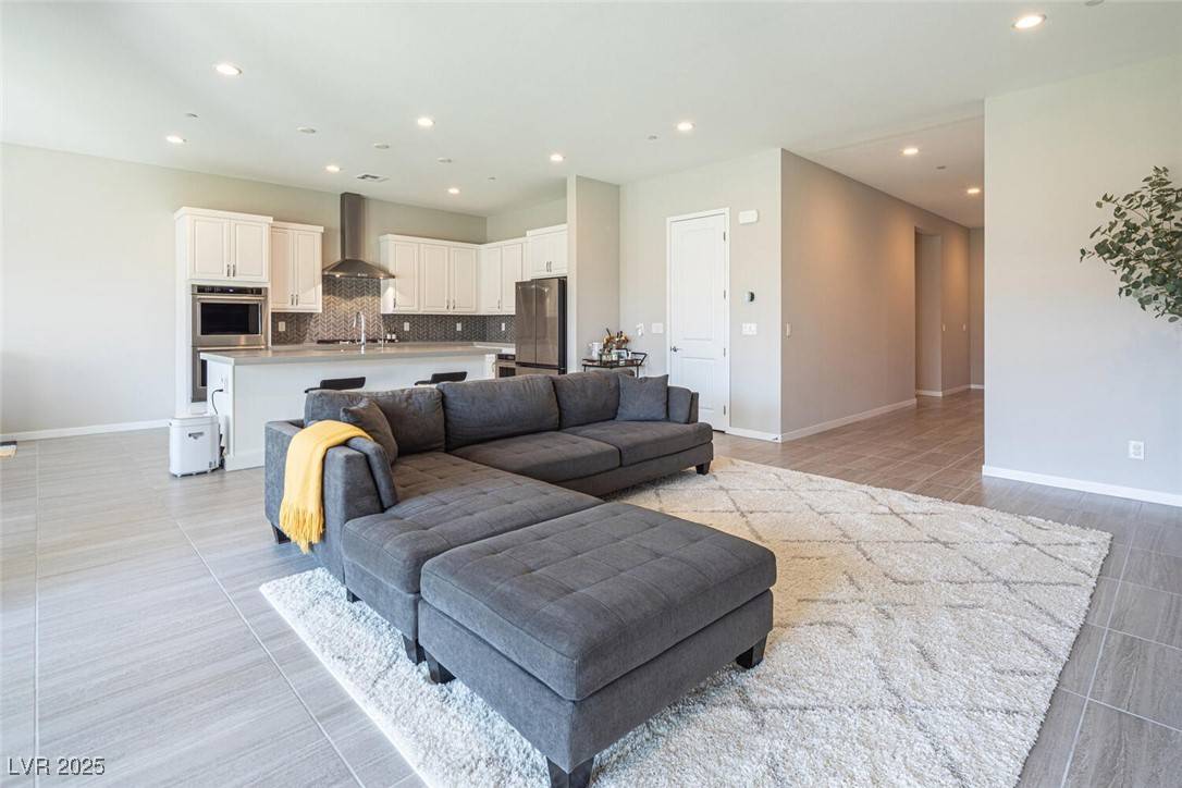 Henderson, NV 89011,832 Canonbury ST