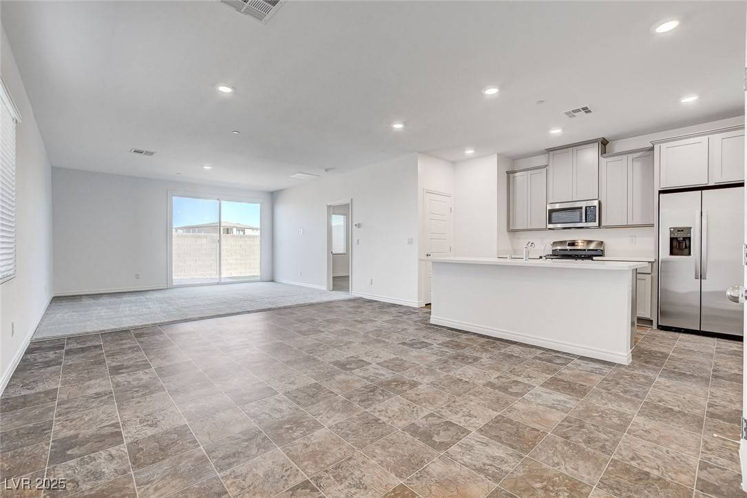 Henderson, NV 89015,296 Fossil Falls ST