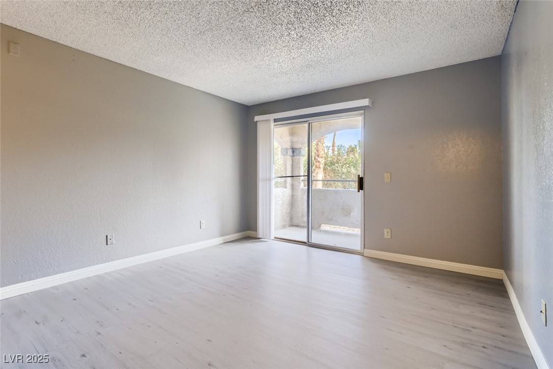 Las Vegas, NV 89107,220 Mission Newport LN #106