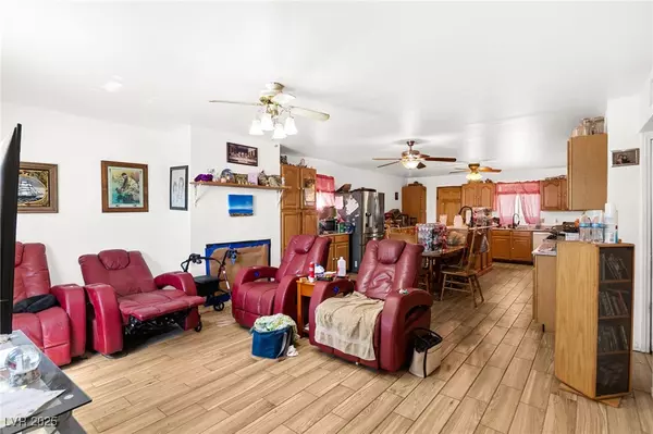 Las Vegas, NV 89120,5225 Saratoga DR