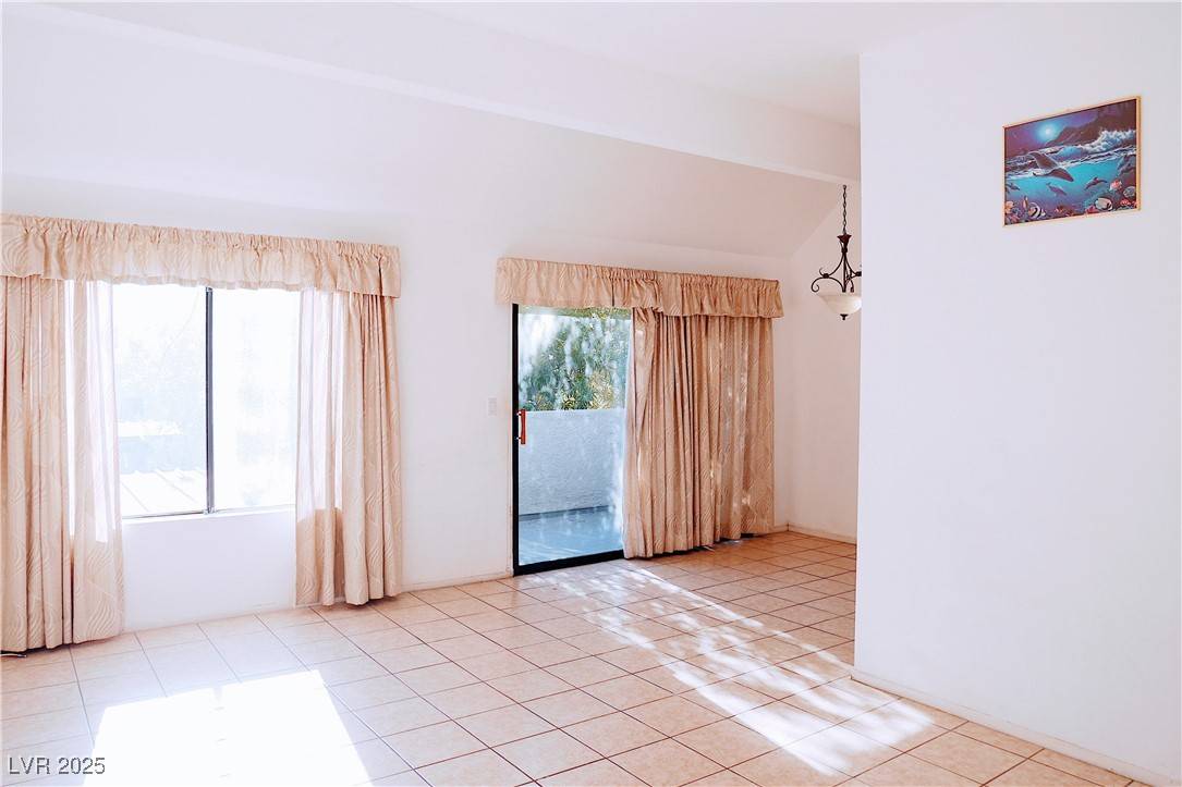 Las Vegas, NV 89103,4320 Gannet CIR #116