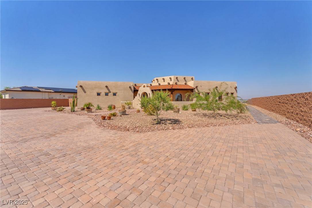 Henderson, NV 89015,186 S Naples ST