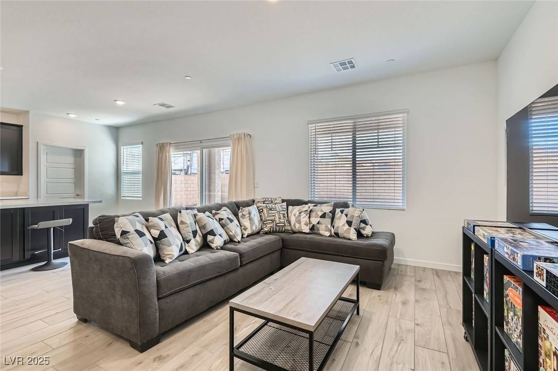 Henderson, NV 89011,517 Daphne Terrace ST