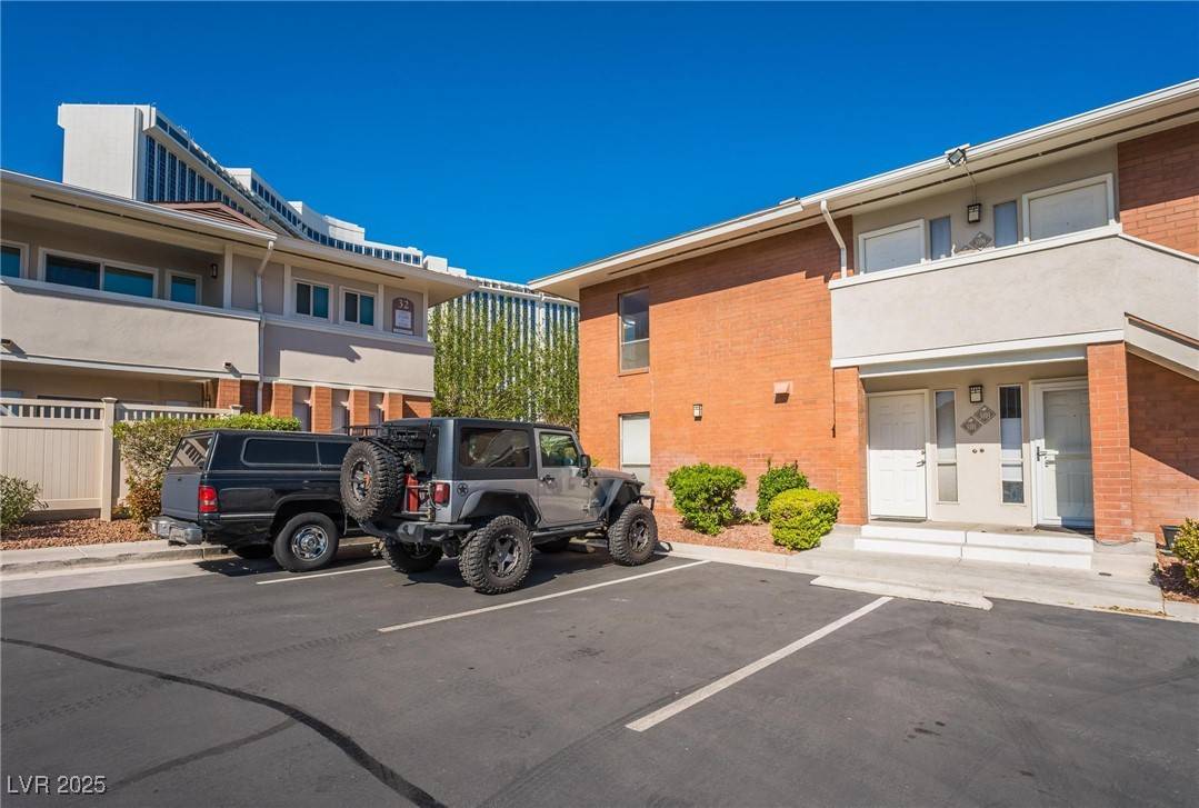 Las Vegas, NV 89109,2843 Geary PL #3102