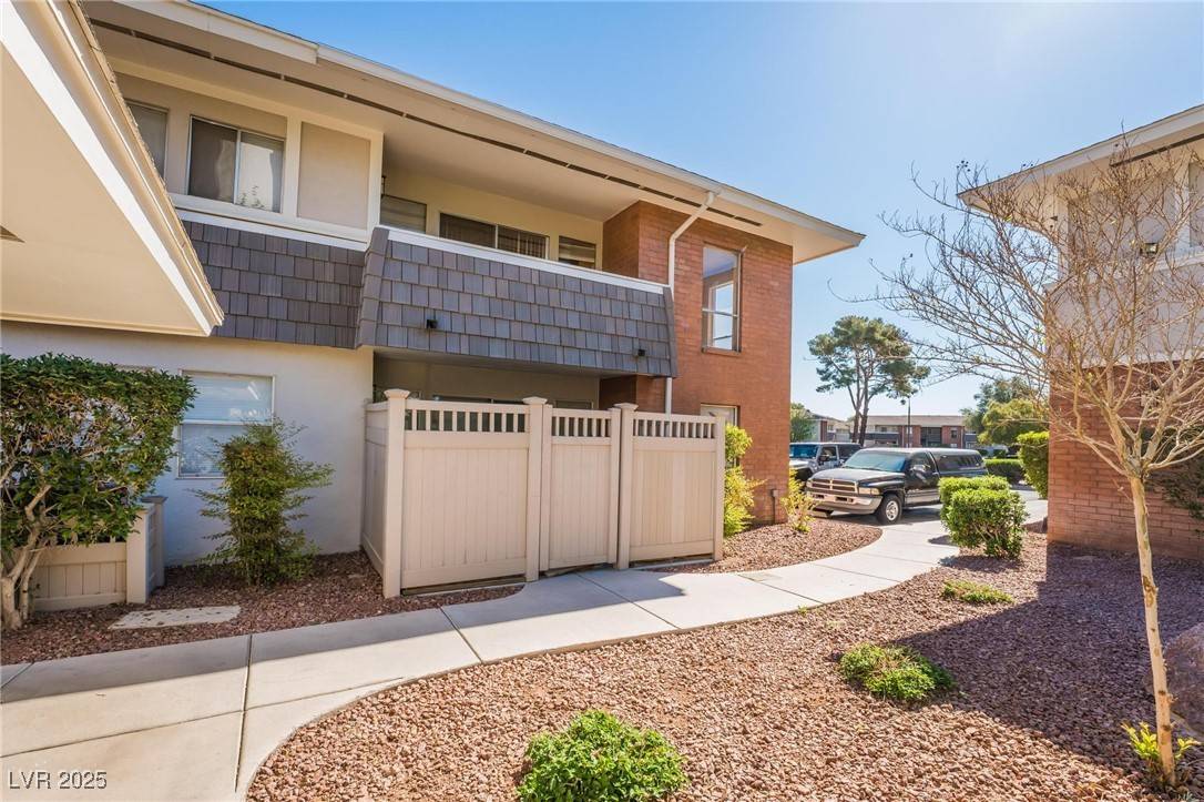 Las Vegas, NV 89109,2843 Geary PL #3102