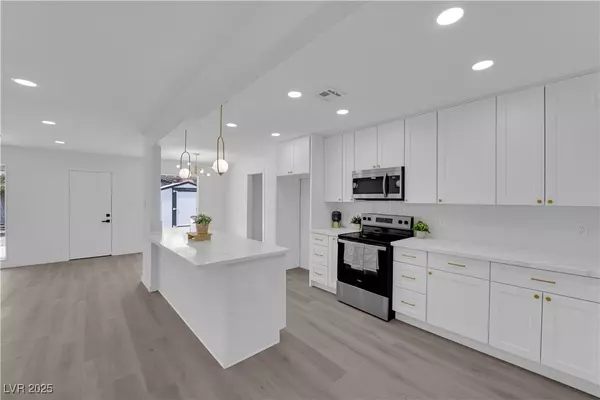 1317 Pyramid DR, Las Vegas, NV 89108