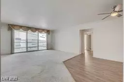 Las Vegas, NV 89109,2877 Paradise RD #904