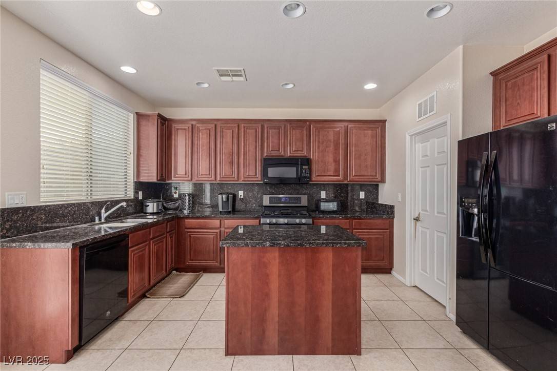 Las Vegas, NV 89149,9221 Thunder Falls CT