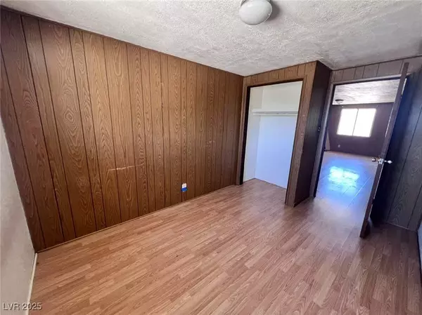 Las Vegas, NV 89107,6120 Denver CIR