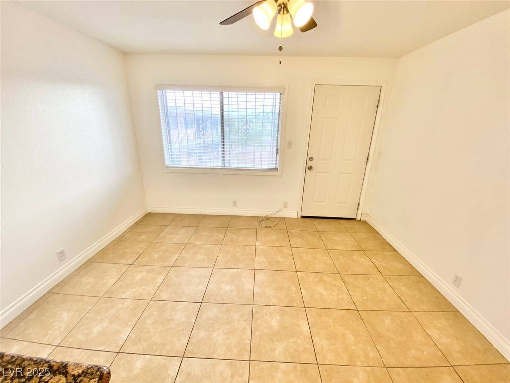 Las Vegas, NV 89119,3712 Royal Crest ST #8