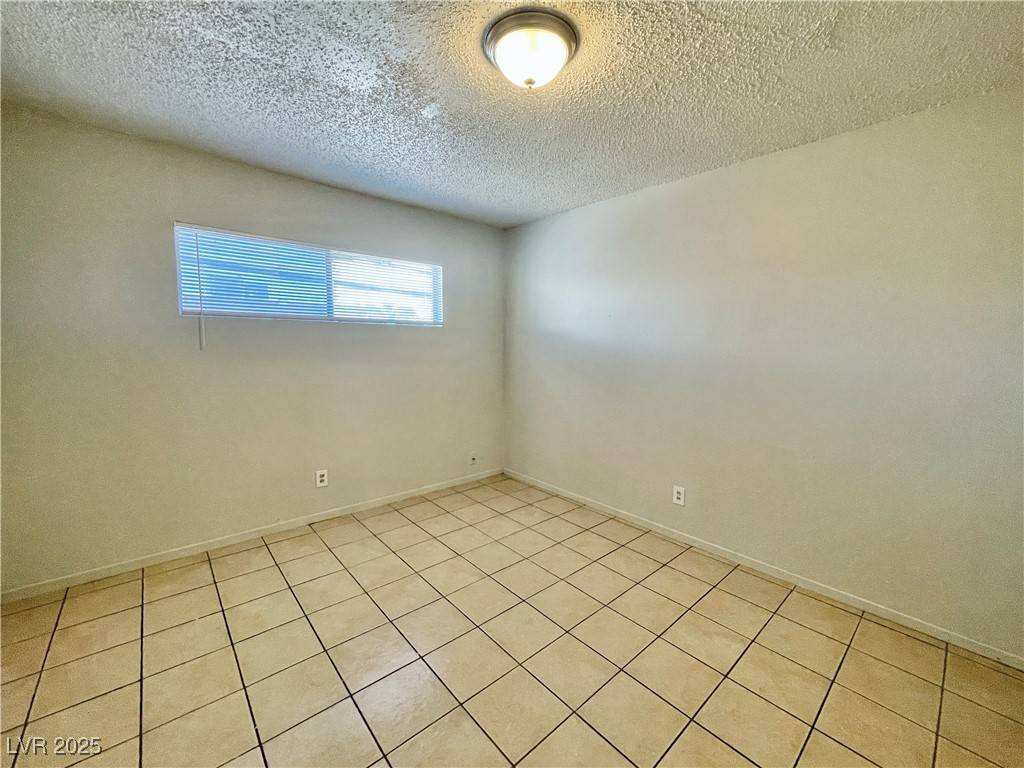 Las Vegas, NV 89169,3330 Cambridge ST #4