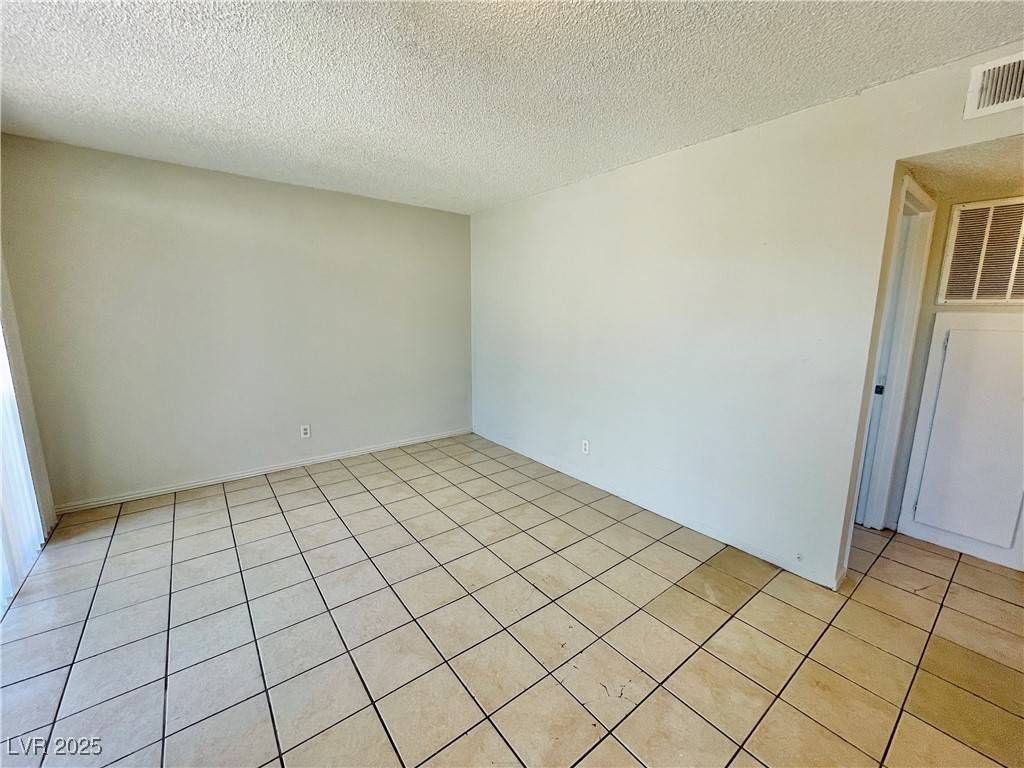 Las Vegas, NV 89169,3330 Cambridge ST #4
