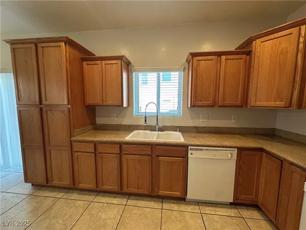 Las Vegas, NV 89122,5676 Rainbow Creek CT