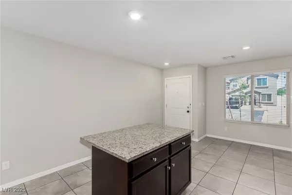 Las Vegas, NV 89122,6443 Burlap CT