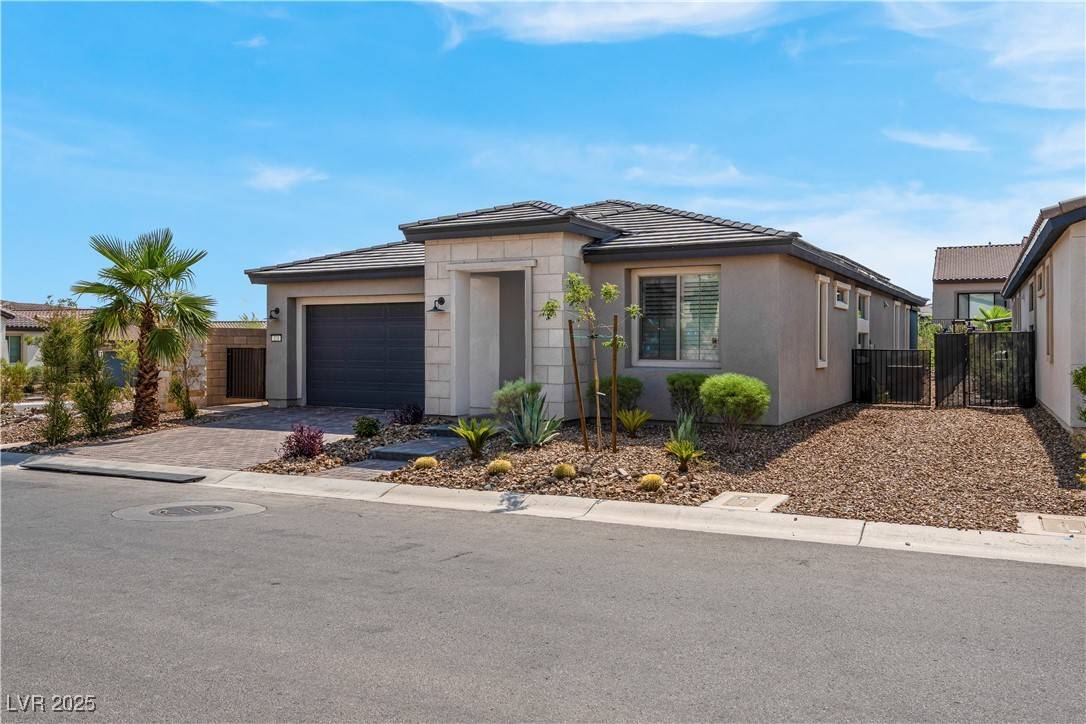 Henderson, NV 89011,124 Lake Oasis ST