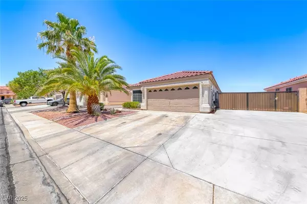 Henderson, NV 89015,990 Ridge Path AVE