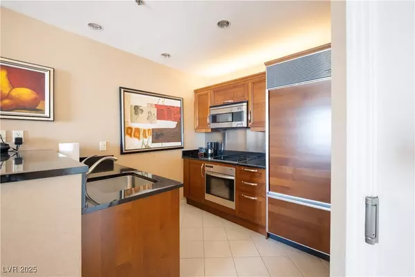 Las Vegas, NV 89109,135 E Harmon AVE #3014