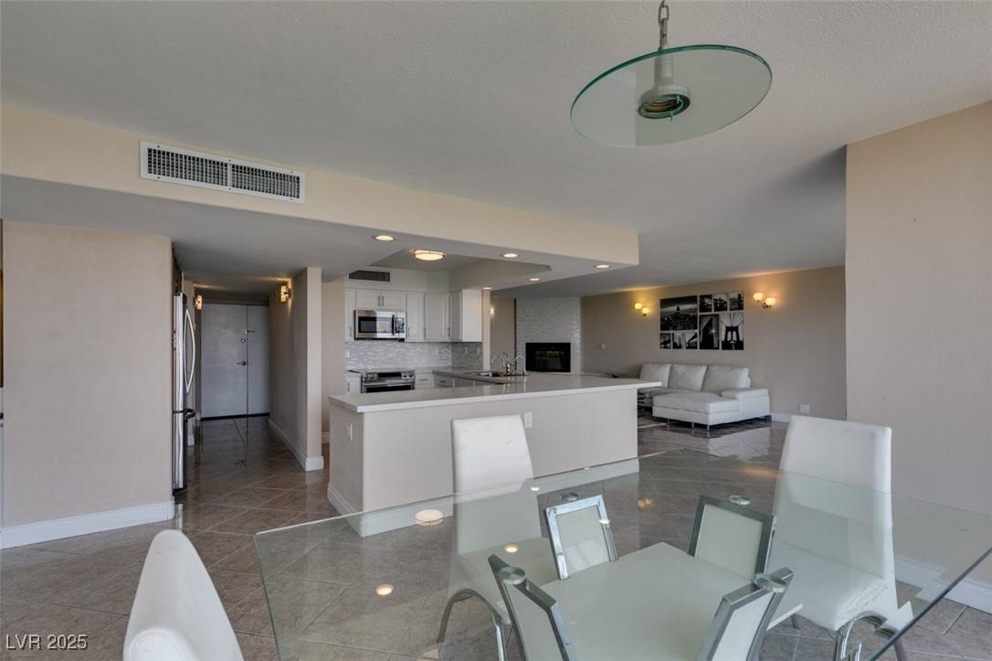 Las Vegas, NV 89109,3111 Bel Air DR #18C