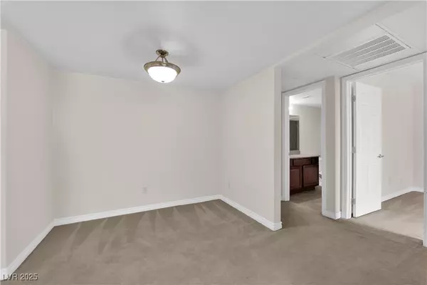 Las Vegas, NV 89103,5163 Indian River DR #205