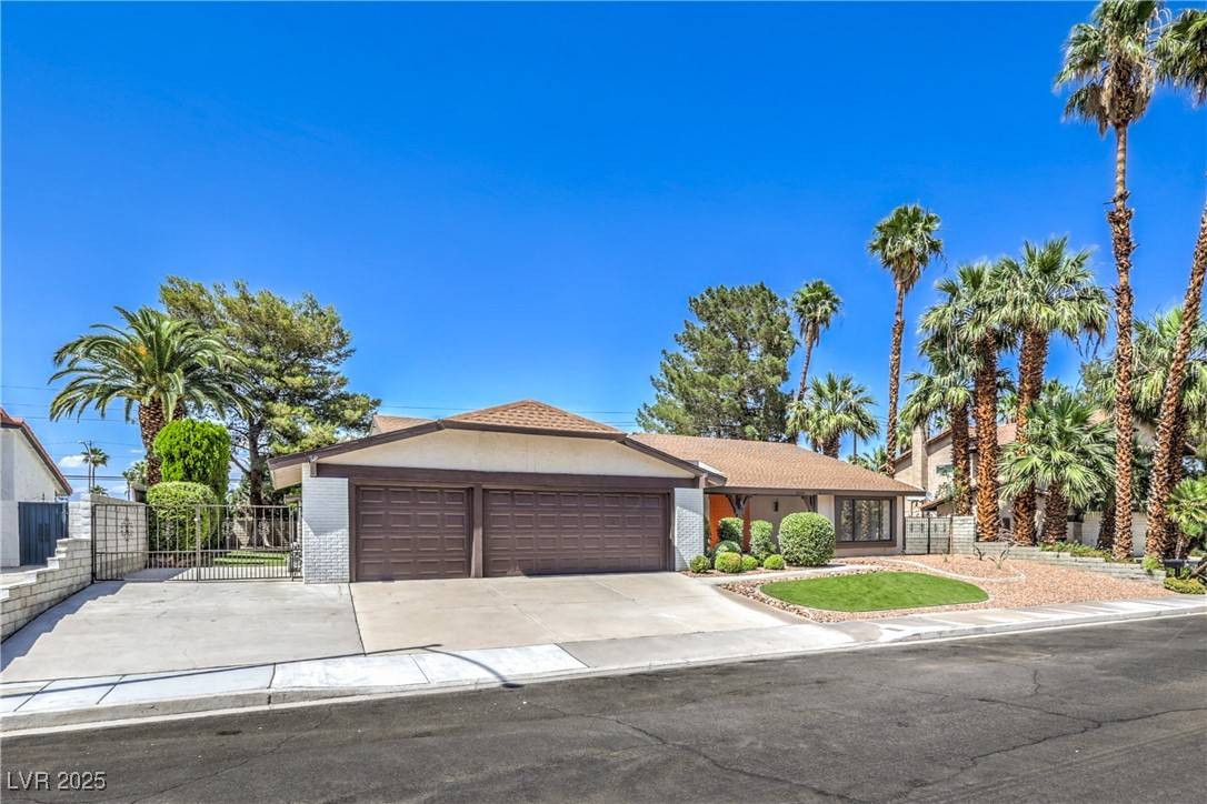 2504 La Solana WAY, Las Vegas, NV 89102