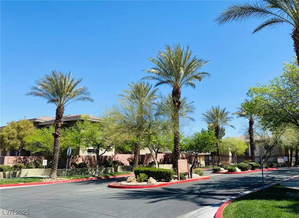 908 Duckhorn CT #102, Las Vegas, NV 89144
