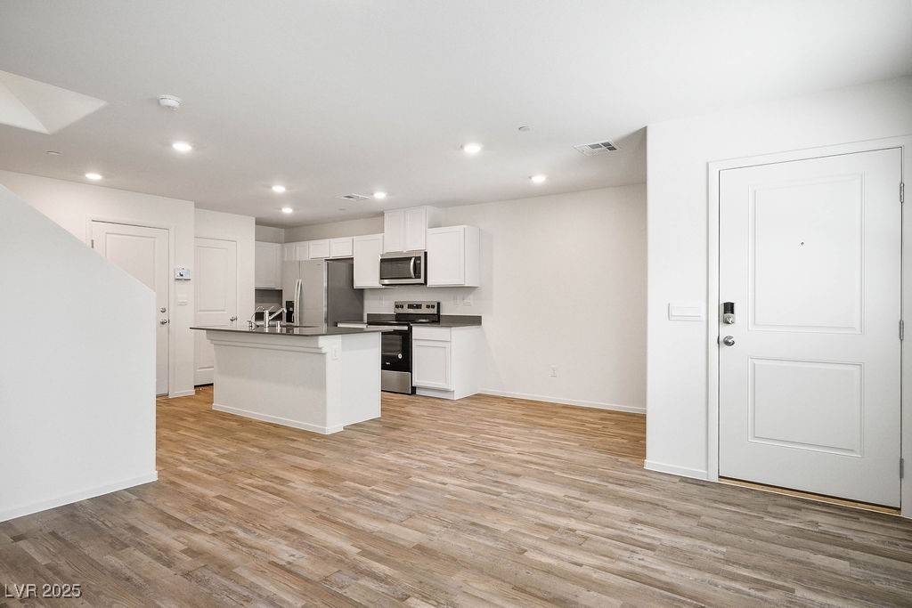 North Las Vegas, NV 89081,6184 Hibiscus Garden ST