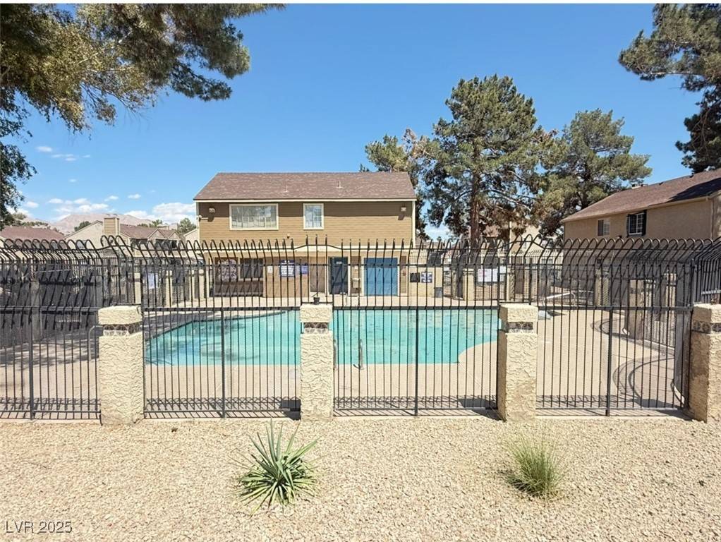 Las Vegas, NV 89121,2755 Jennydiane DR