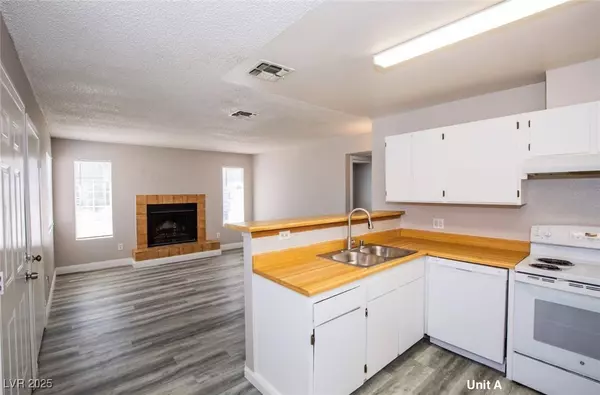 Las Vegas, NV 89121,2755 Jennydiane DR