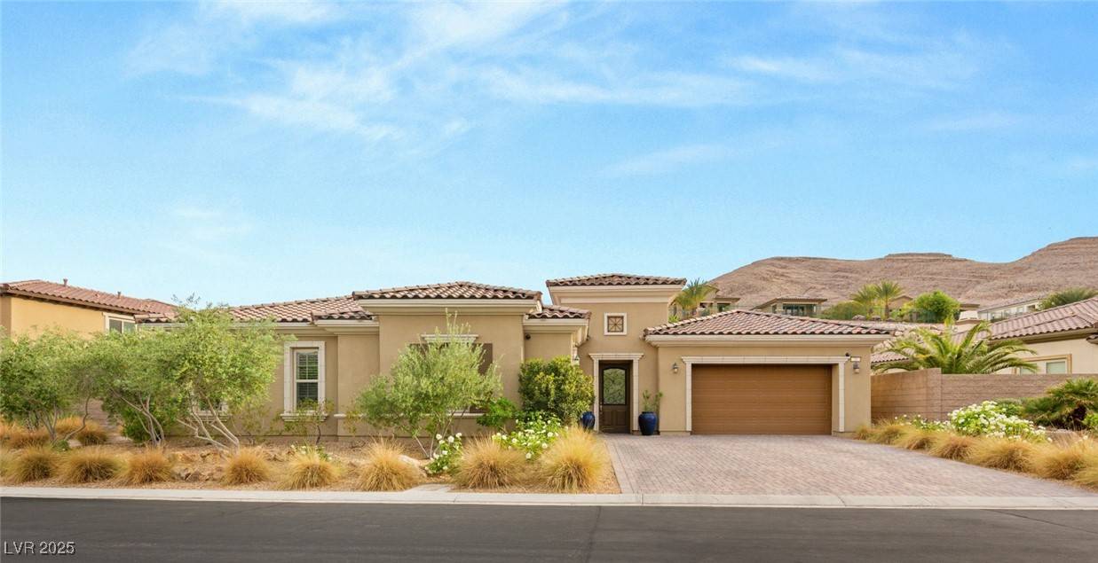 21 Grand Masters DR, Las Vegas, NV 89141