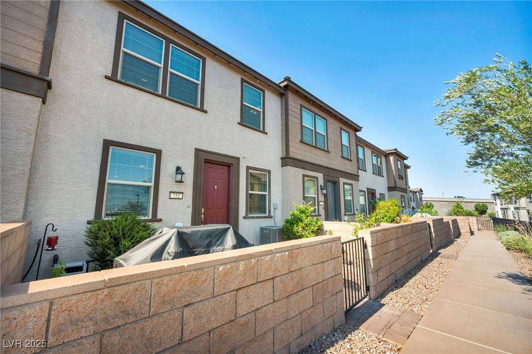 Henderson, NV 89015,752 Florence Isle AVE