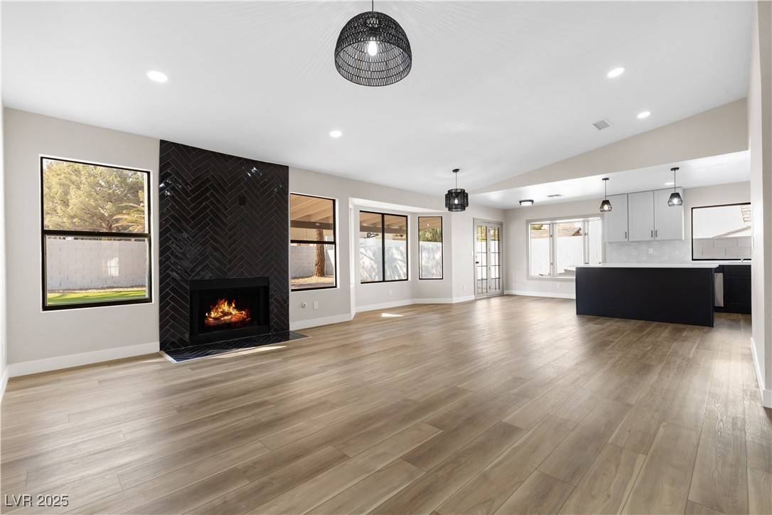 2813 Crystal Bay DR, Las Vegas, NV 89117