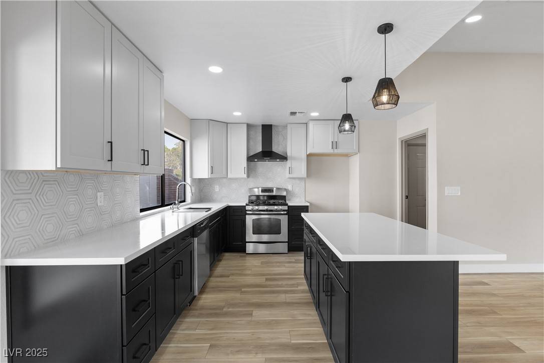 Las Vegas, NV 89117,2813 Crystal Bay DR