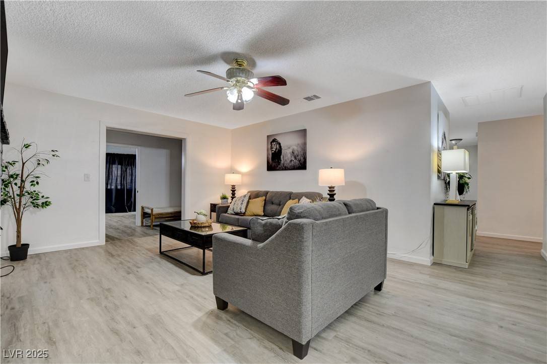 Las Vegas, NV 89119,5171 Reeder CIR