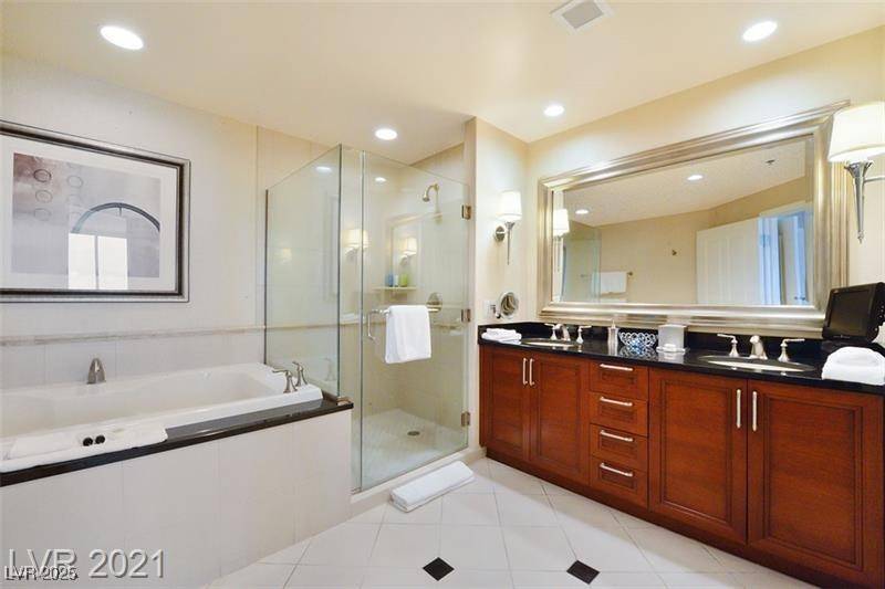 Las Vegas, NV 89109,125 E Harmon AVE #318