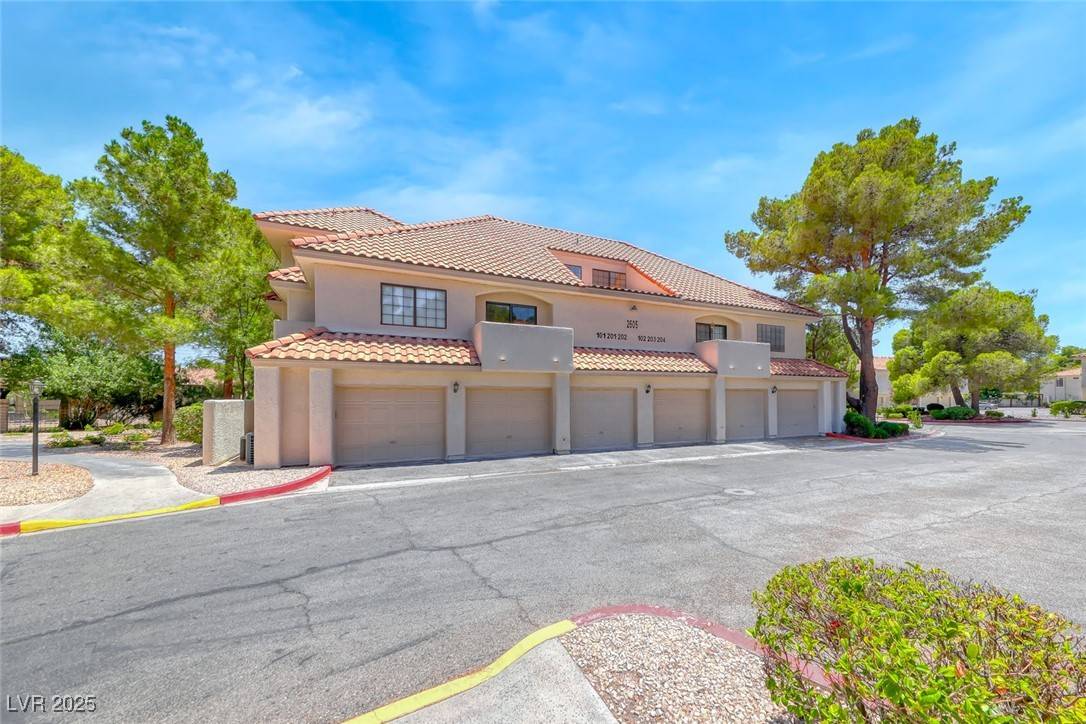 2605 S Durango DR #202, Las Vegas, NV 89117